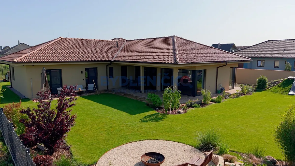 Prodej rodinného domu 219 m², pozemek 955 m²